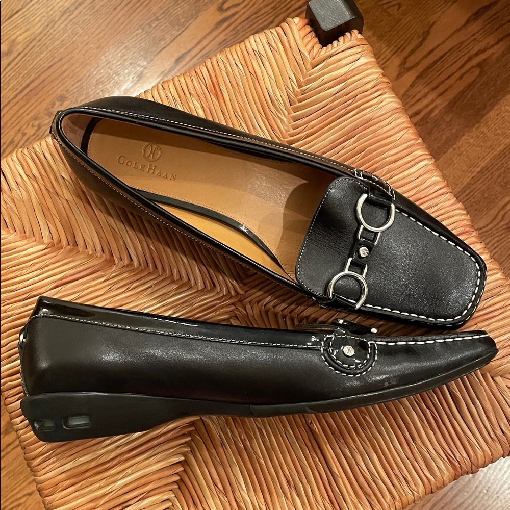 Cole Haan black buckle loafer with Nike air soles sz 9.5